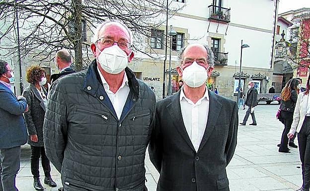 Miguel Ángel Lazpiur, presidente de la Asociación de Amigos de Arizmendiarrieta, y Juan María Concha, presidente de ASEkoop. 