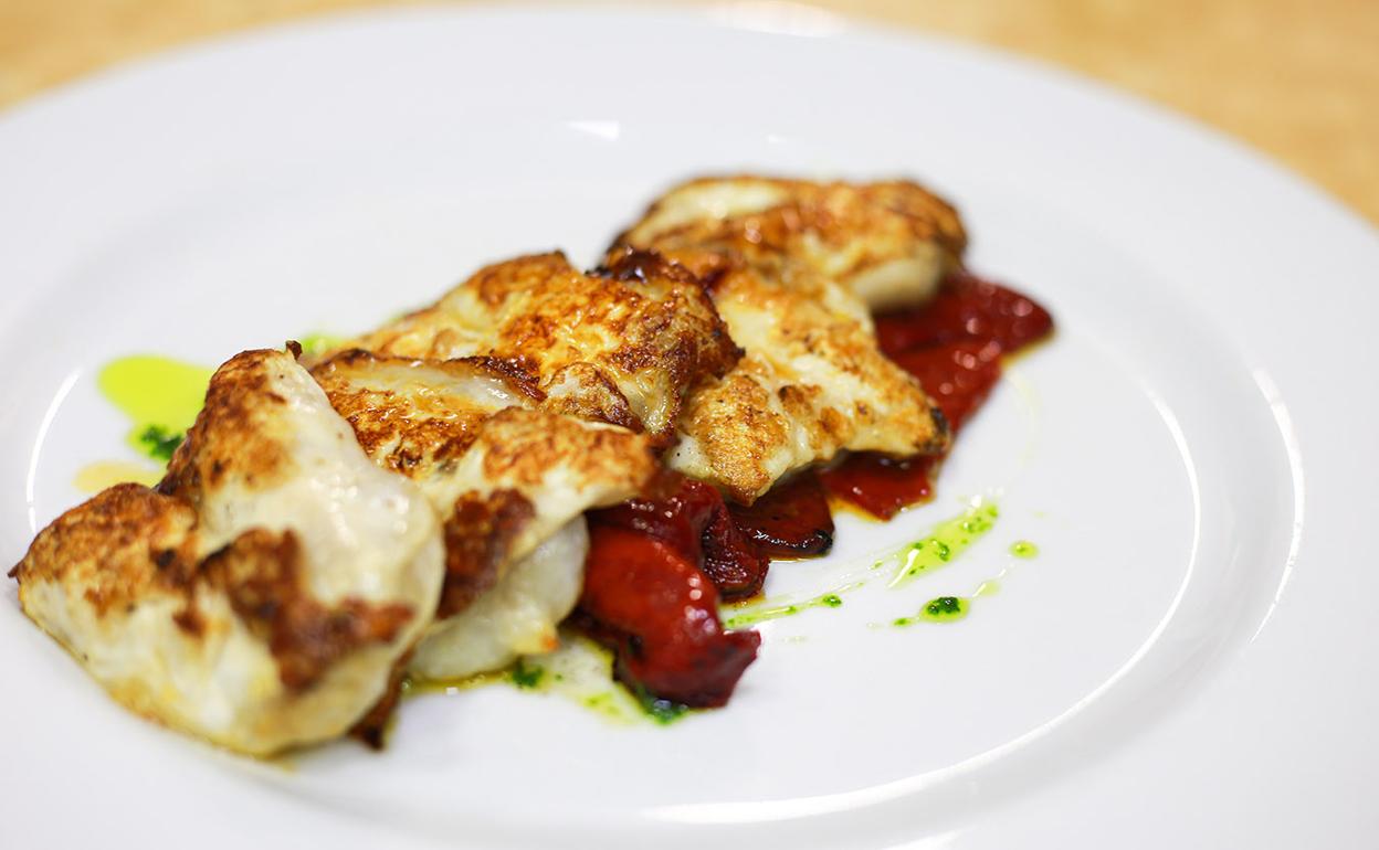 Receta de kokotxas de bacalao al pil-pil con morrones de Félix Belaunzaran