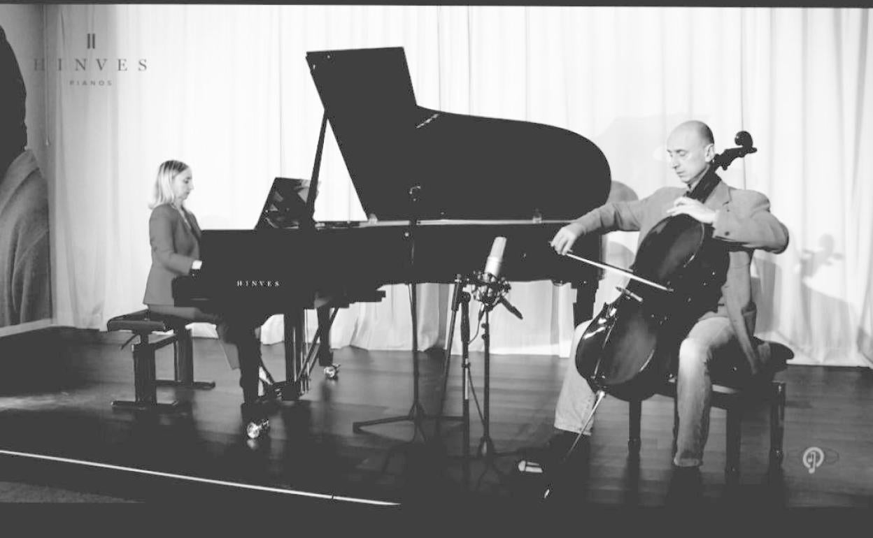 María José Barandiarán y Iagoba Fanlo, durante una actuación. 