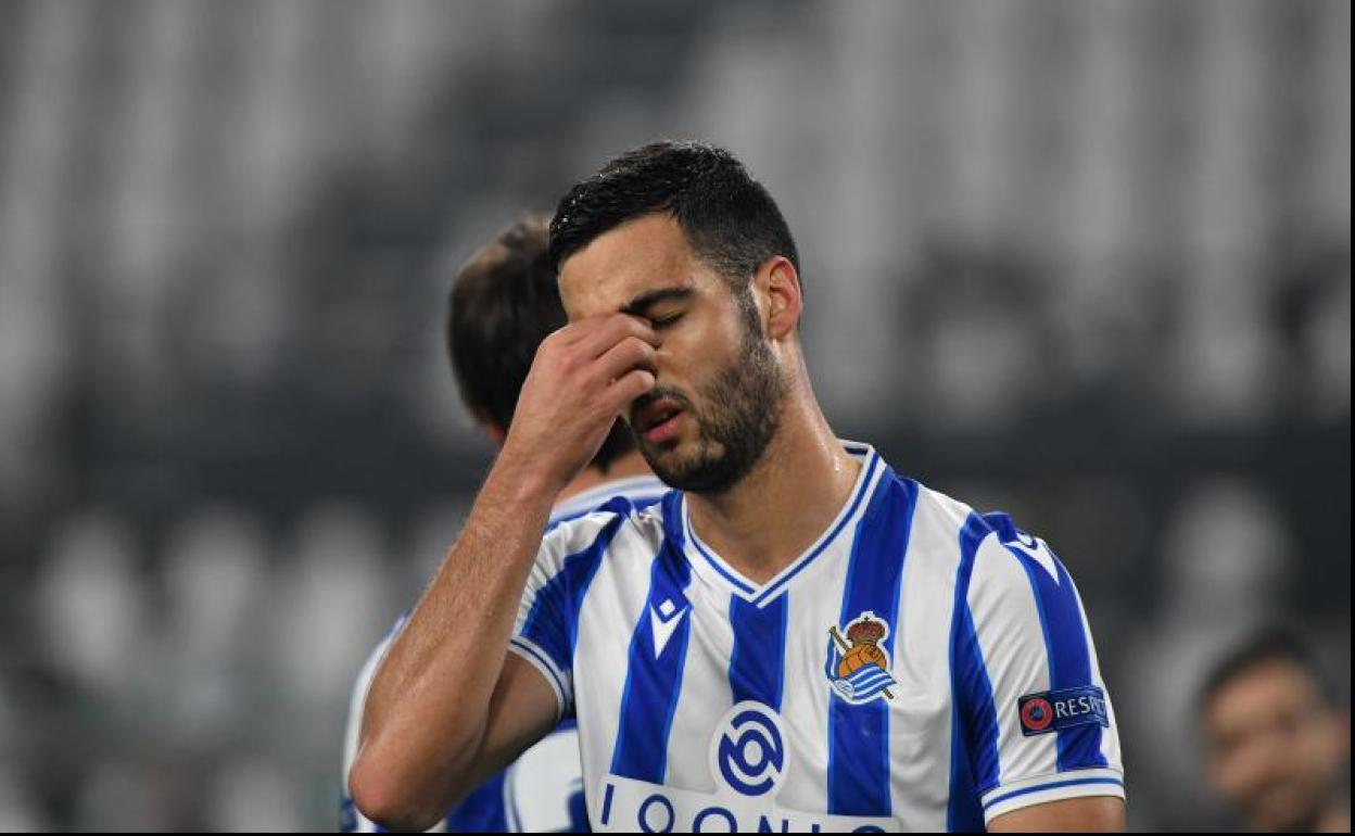 Mikel Merino se lamenta en un momento del partido ante el Manchester United.