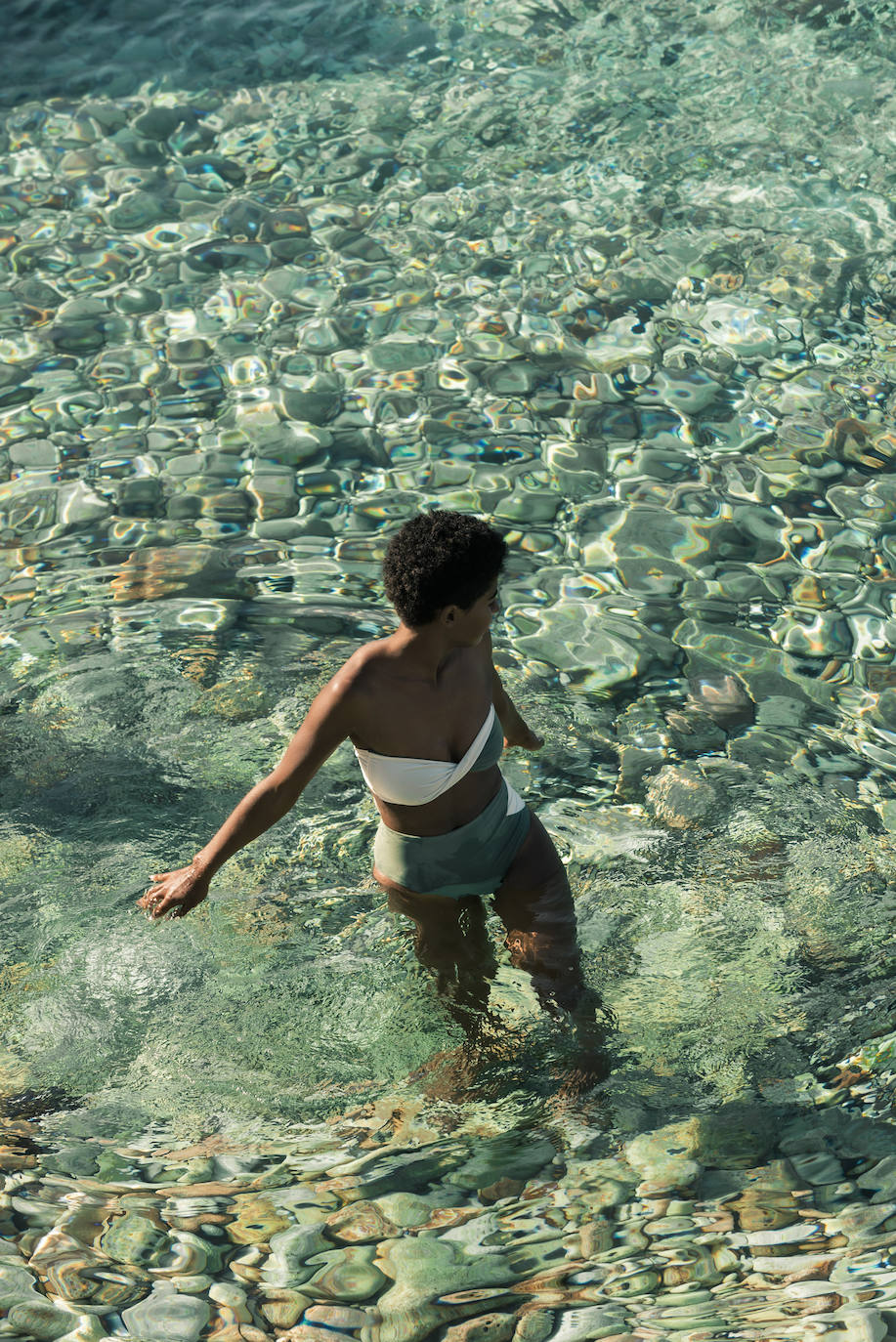 Compras uno pero en realidad te llevas dos, tres, cuatro... porque cuando un bikini es reversible, te ofrece mil y una posibilidades dependiendo del diseño y la combinación. Y las marcas lo saben