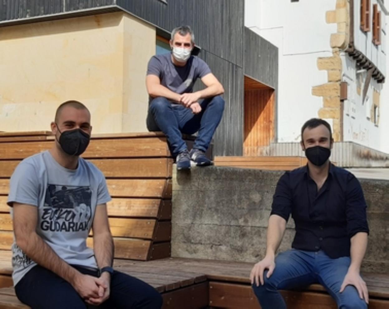 Lantaldeko hiru kideak. 