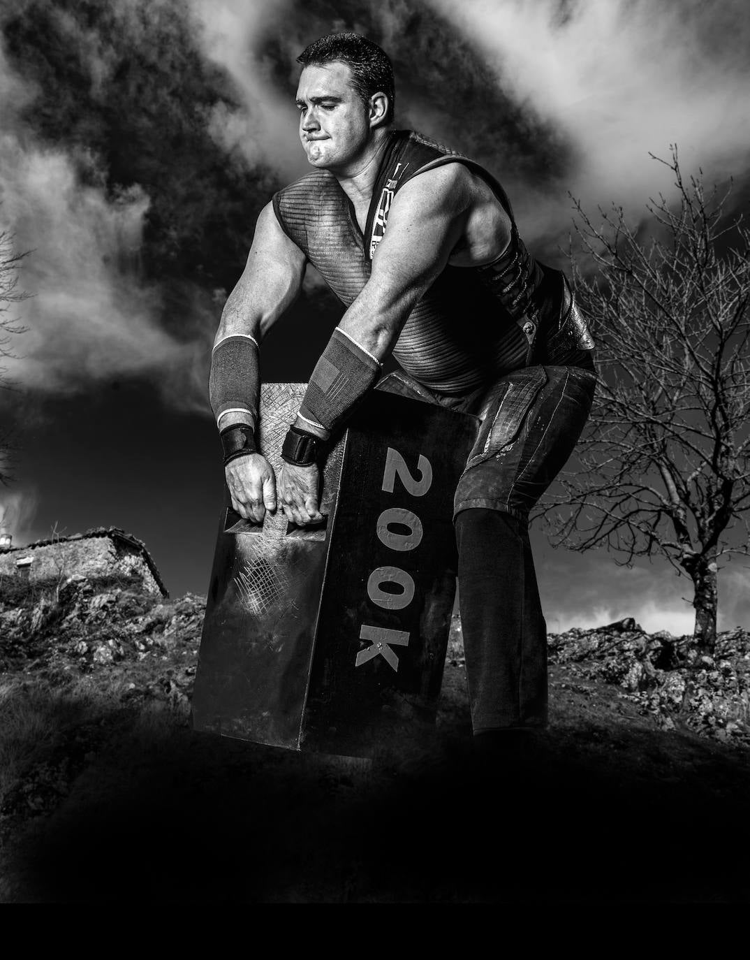 La editorial tolosarra Xibarit acaba de publicar 'Herri Kirolak. Juegos del pueblo vasco. Euskal Herriaren jokoak', un libro que repasa los orígenes y fundamentos del deporte rural vasco de la mano de Joseba Urretavizcaya y Álvaro Bermejo.