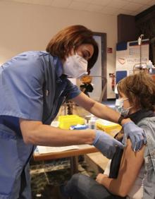 Imagen secundaria 2 - Más colectivos se suman a la vacuna