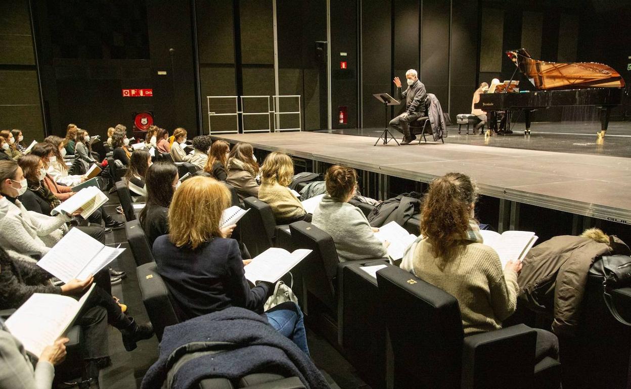 Un ensayo del Orfeón Donostiarra.