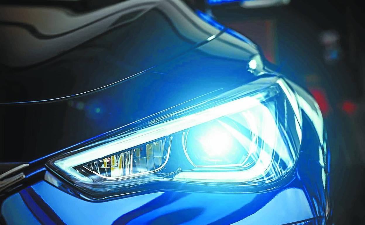 La visibilidad nocturna es habitual en esta época. Unos buenos consejos harán mucho más segura la conducción hasta que los días sean más largos. 