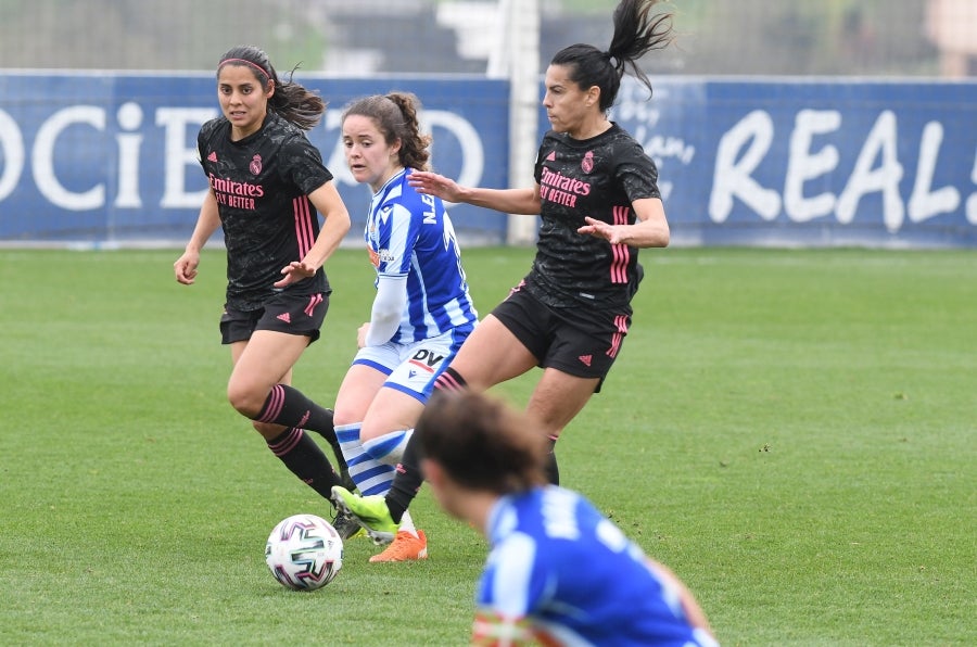 La Real Sociedad venció en casa al Real Madrid por tres goles a uno con remontada incluida para apurar una de las últimas oportunidades de las realistas para luchar por los puestos que dan acceso a competición continental. 