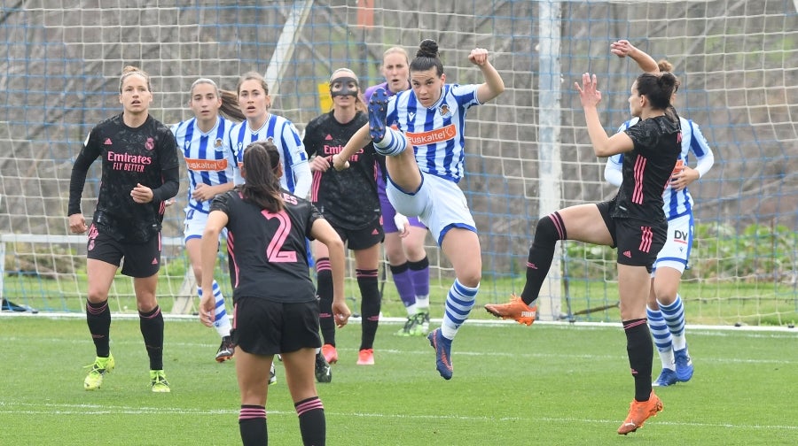 La Real Sociedad venció en casa al Real Madrid por tres goles a uno con remontada incluida para apurar una de las últimas oportunidades de las realistas para luchar por los puestos que dan acceso a competición continental. 