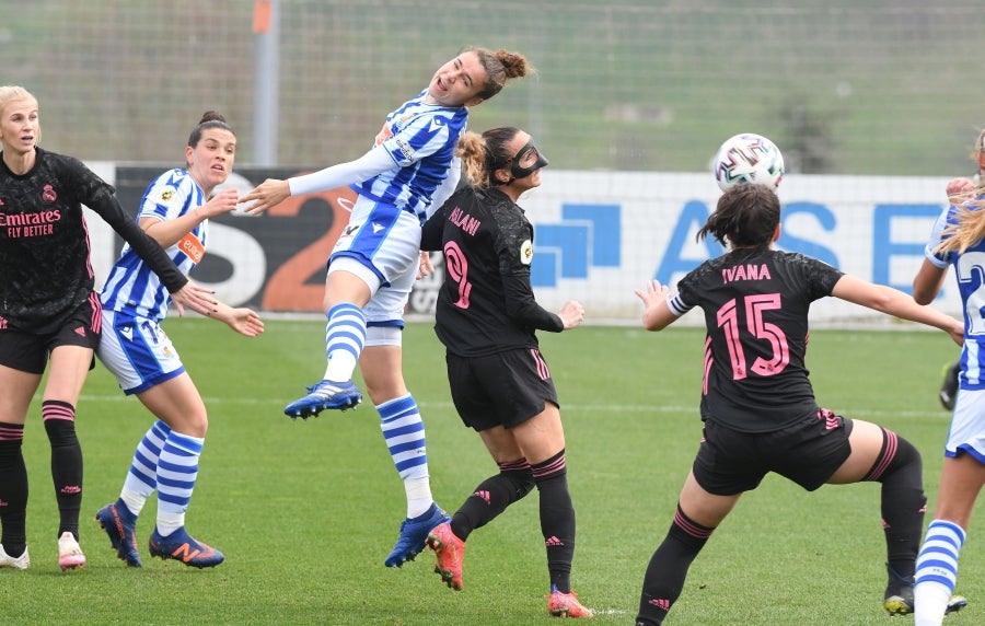 La Real Sociedad venció en casa al Real Madrid por tres goles a uno con remontada incluida para apurar una de las últimas oportunidades de las realistas para luchar por los puestos que dan acceso a competición continental. 