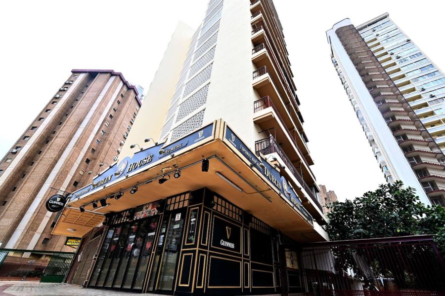 El anuncio de la reactivación de los viajes del Imserso y la apertura del Reino Unido a partir de mayo alienta la esperanza del sector hotelero y la restauración