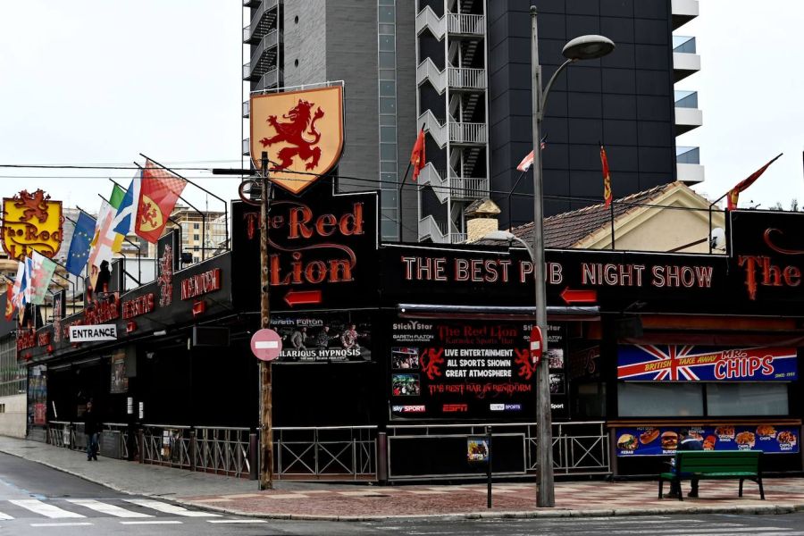 El anuncio de la reactivación de los viajes del Imserso y la apertura del Reino Unido a partir de mayo alienta la esperanza del sector hotelero y la restauración