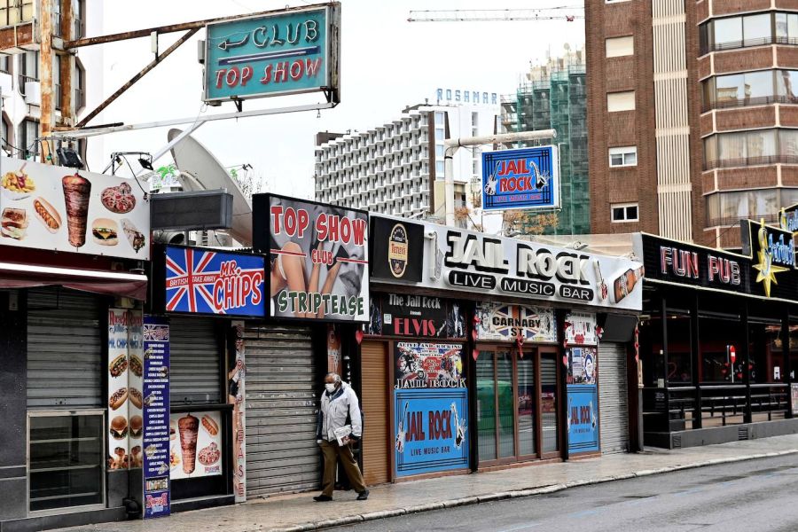 El anuncio de la reactivación de los viajes del Imserso y la apertura del Reino Unido a partir de mayo alienta la esperanza del sector hotelero y la restauración