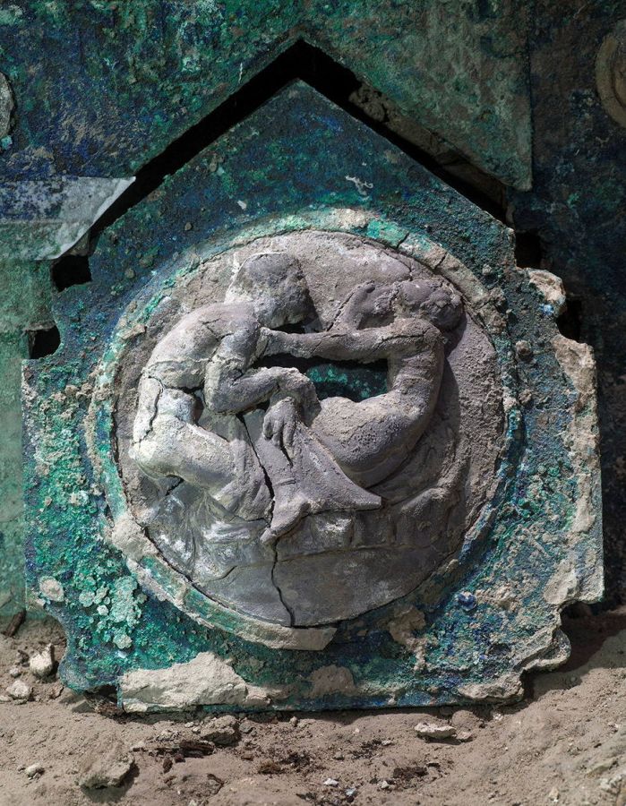El parque arqueológico de Pompeya ha anunciado el descubrimiento de un gran carro para ceremonias, encontrado en excelente estado, a sólo unos cientos de metros al norte del famoso sitio cultural italiano.