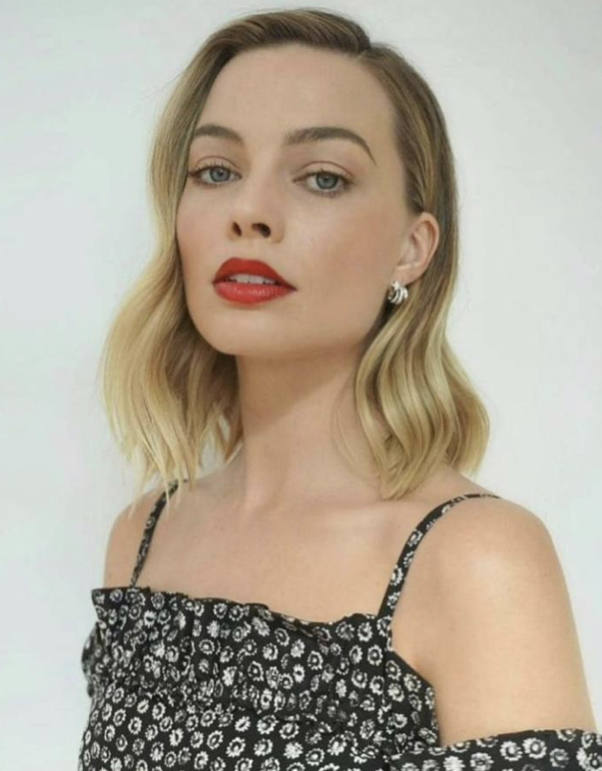 Este ha sido el 'top 10' de los estilismos más destacados de unos Globos de Oro 2021 virtuales, rodeados de polémica y sin alfombra roja. ¿Qué os parece?