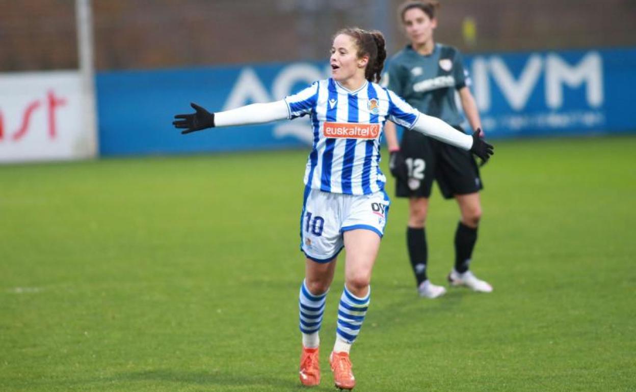 Nerea Eizagirre celebra un tanto ante el Rayo Vallecano.