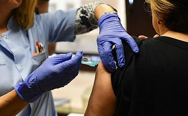 No hay fechas para inocular a octogenarios