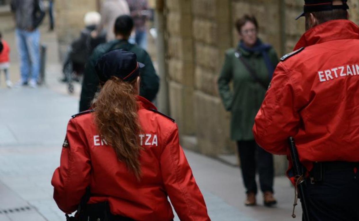Reconocen la enfermedad laboral de un ertzaina que estuvo expuesto a productos químicos