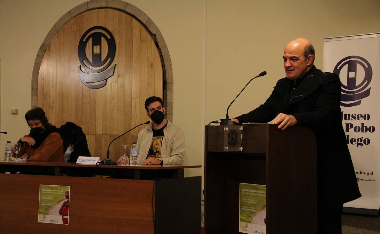 Koldo Tellitu, Santiago de Compostelan egin duten agerraldian. 