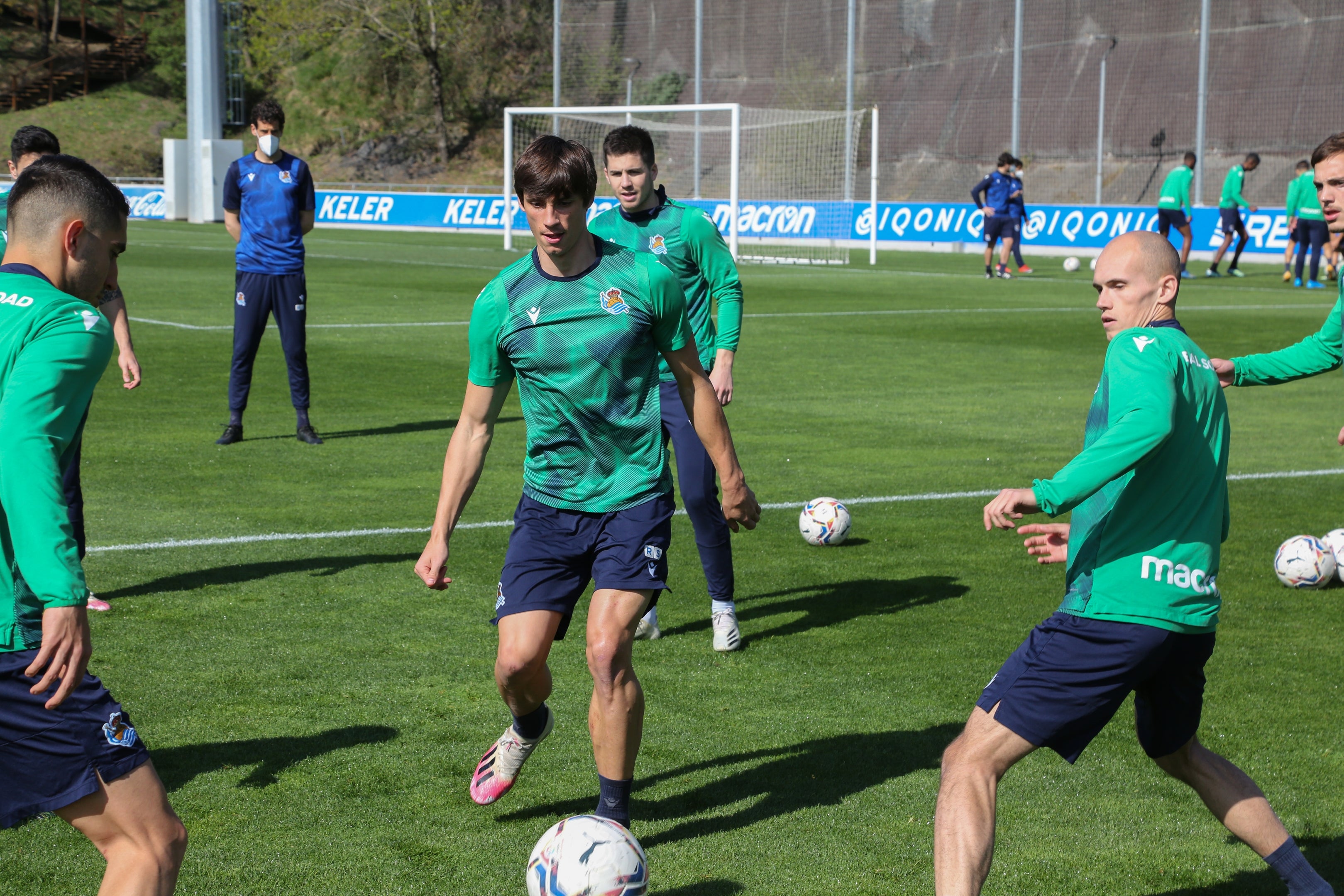 El lateral zurdo es duda para el partido del domingo, aunque todavía no está descartado. 