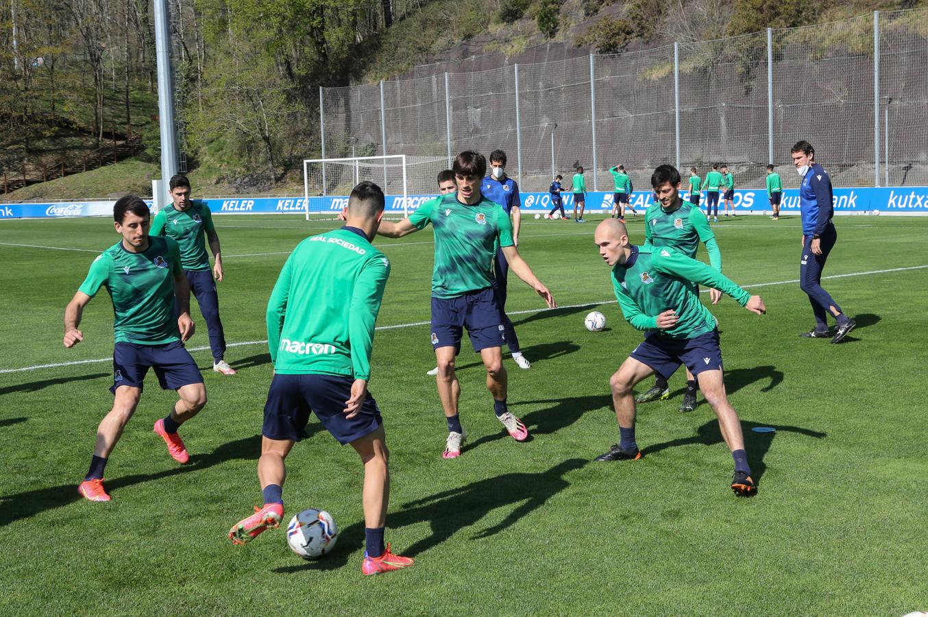El lateral zurdo es duda para el partido del domingo, aunque todavía no está descartado. 
