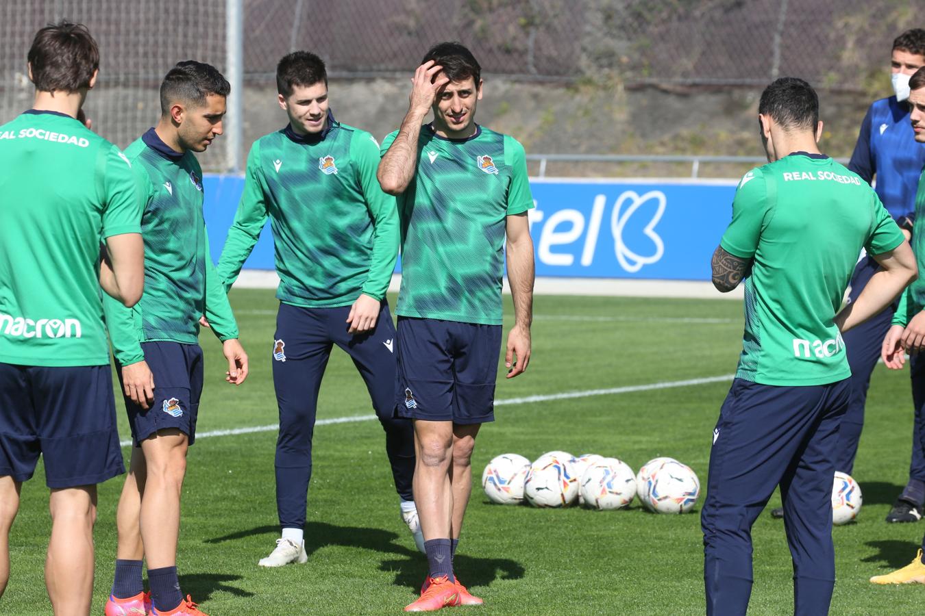 El lateral zurdo es duda para el partido del domingo, aunque todavía no está descartado. 