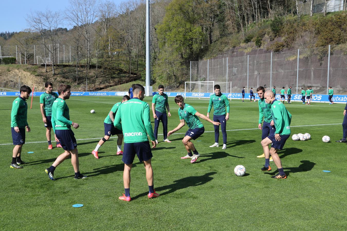El lateral zurdo es duda para el partido del domingo, aunque todavía no está descartado. 