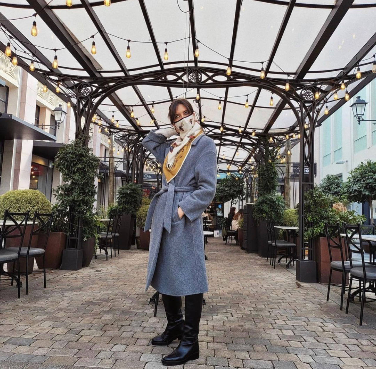 A pesar de haber atravesado una etapa de salud complicada y estar inmersa en una tormeta mediática por los rumores de separación de su marido, Iker Casillas, actualmente Sara Carbonero desprende una luz especial y así lo demuestran las últimas instantáneas que ha compartido la presentadora a través de sus perfiles sociales. Con la filosofía 'slow life' por bandera y un estilo 'comfy' tan irresistible como admirado, Carbonero nos da clases de su innato estilo para defender cualquier prenda y complemento por casual que parezca