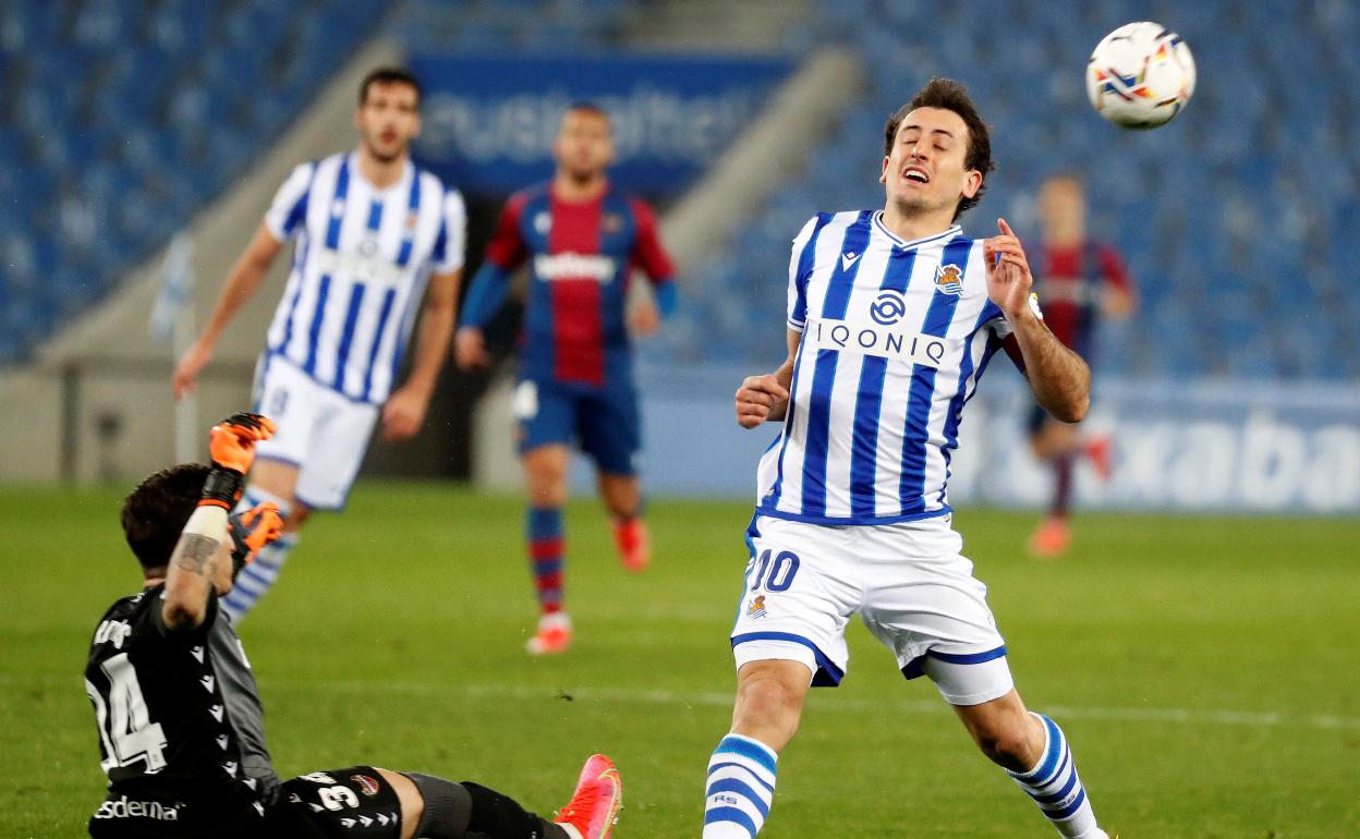 Oyarzabal se lamenta tras fallar una ocasión ante el Levante. 
