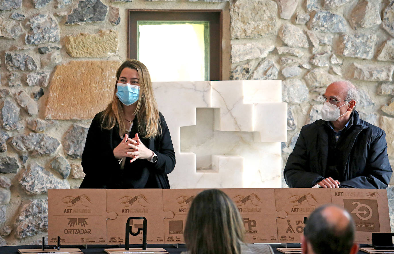 Una original iniciativa basada «en la empatía y la innovación» aúna a los estudiantes de formación profesional de Ortzadar, la ONCE, Chillida Leku y la Fundación Orange. 