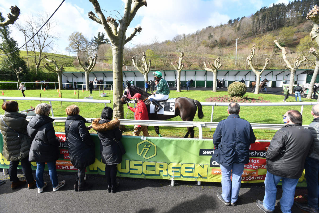 Por primera vez desde hace mucho tiempo, debido a la pandemia, se han vuelto a ver las gradas con aficionados. 