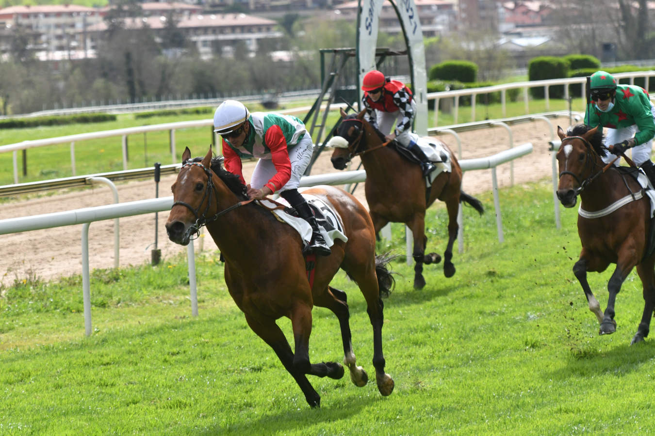 Por primera vez desde hace mucho tiempo, debido a la pandemia, se han vuelto a ver las gradas con aficionados. 
