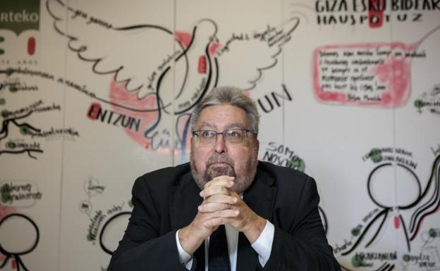 El Ararteko vuelve a censurar a Lanbide por «limitar» la RGI a familias pobres con hijos