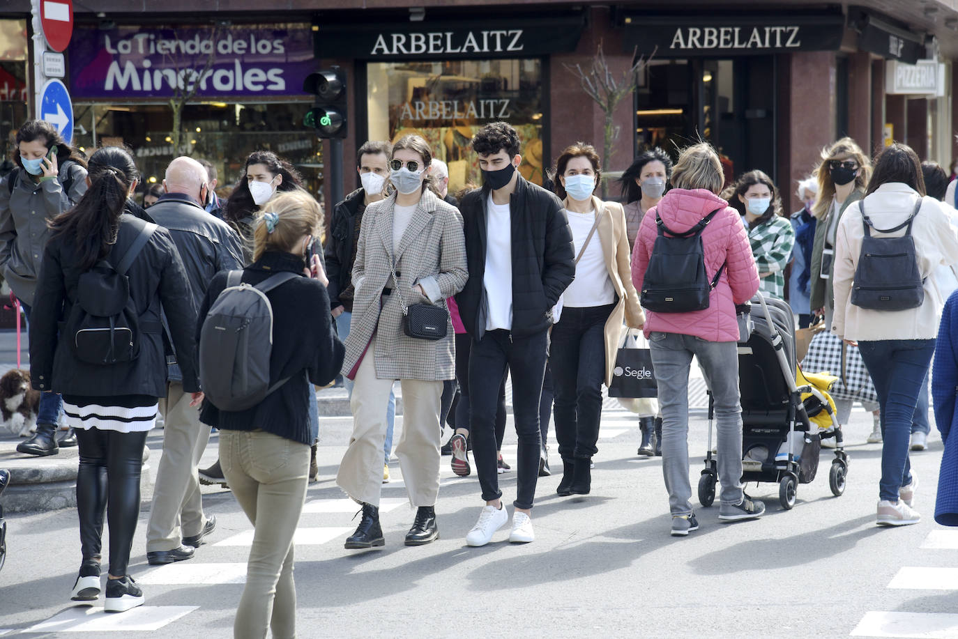 Miles de guipuzcoanos estrenaron este sábado el fin de la limitación con salidas a Bizkaia y Araba, y a segundas residencias