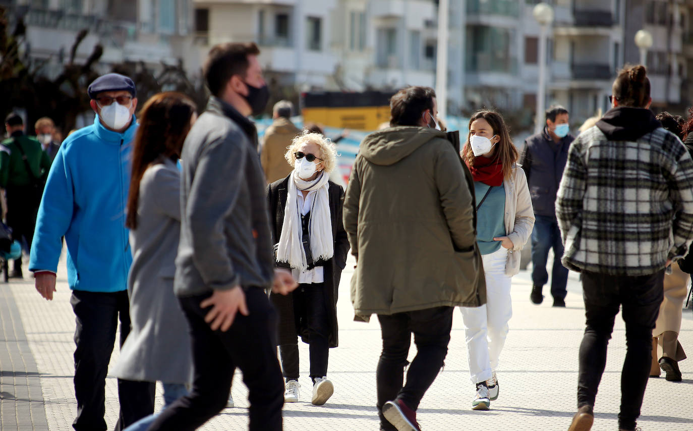 Miles de guipuzcoanos estrenaron este sábado el fin de la limitación con salidas a Bizkaia y Araba, y a segundas residencias