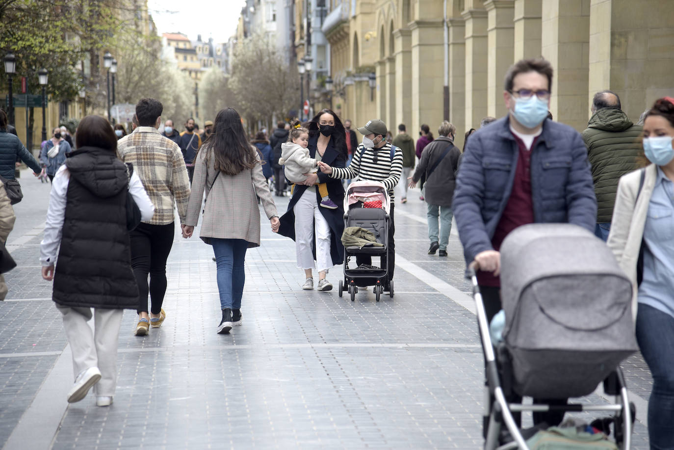 Miles de guipuzcoanos estrenaron este sábado el fin de la limitación con salidas a Bizkaia y Araba, y a segundas residencias