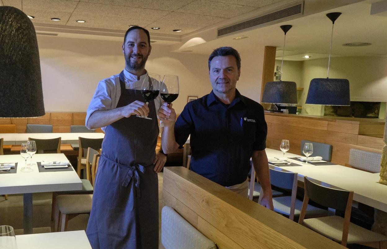 David Agüero y Mikel Vidal están al frentede la cocina y la sala, respectivamente, del restaurante Biarritz. 