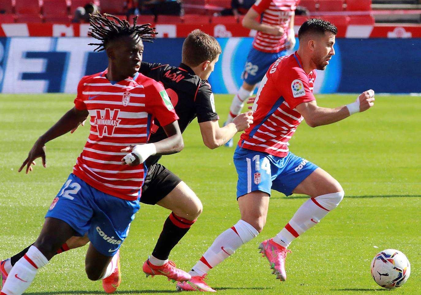 Fotos: Las mejores imágenes del Granada - Real Sociedad