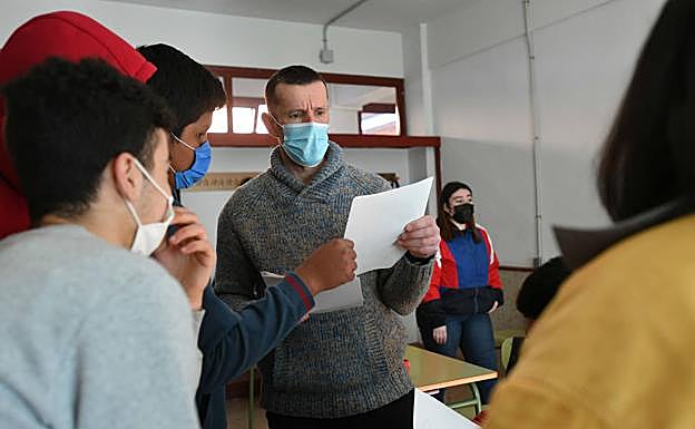 Jexus lleva 21 años en la enseñanza cubriendo vacantes y plazas de forma interina. 