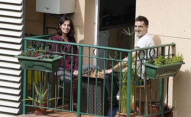 Maialen y Jon utilizaron la terraza más que nunca durante el confinamiento. 