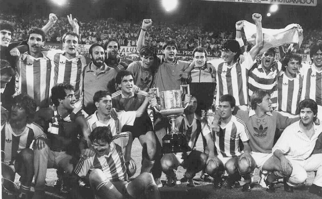 Los jugadores de la Real Sociedad celebran el título de Copa conquistado en Zaragaoza.