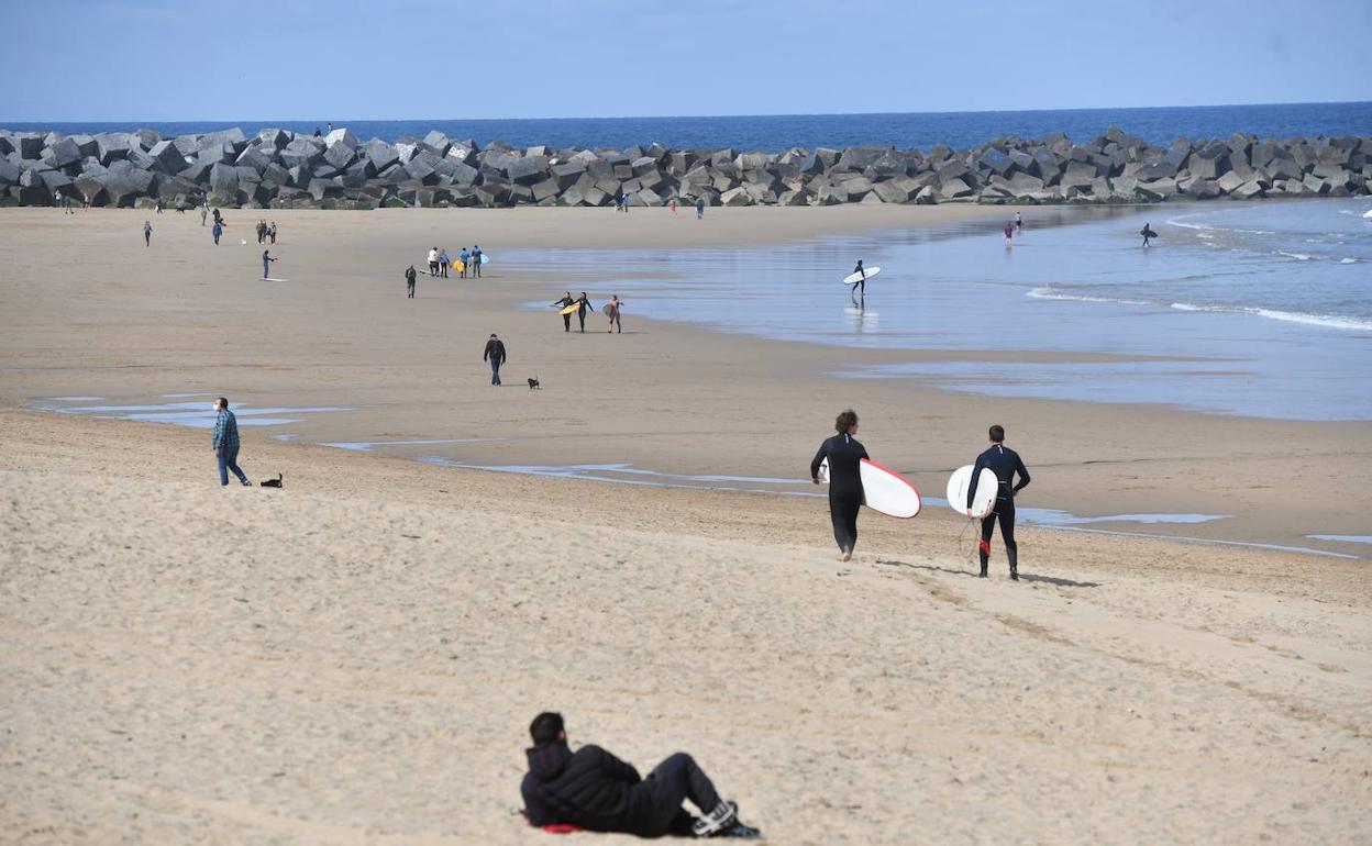 Vista de la playa de La Zurriola este jueves. 