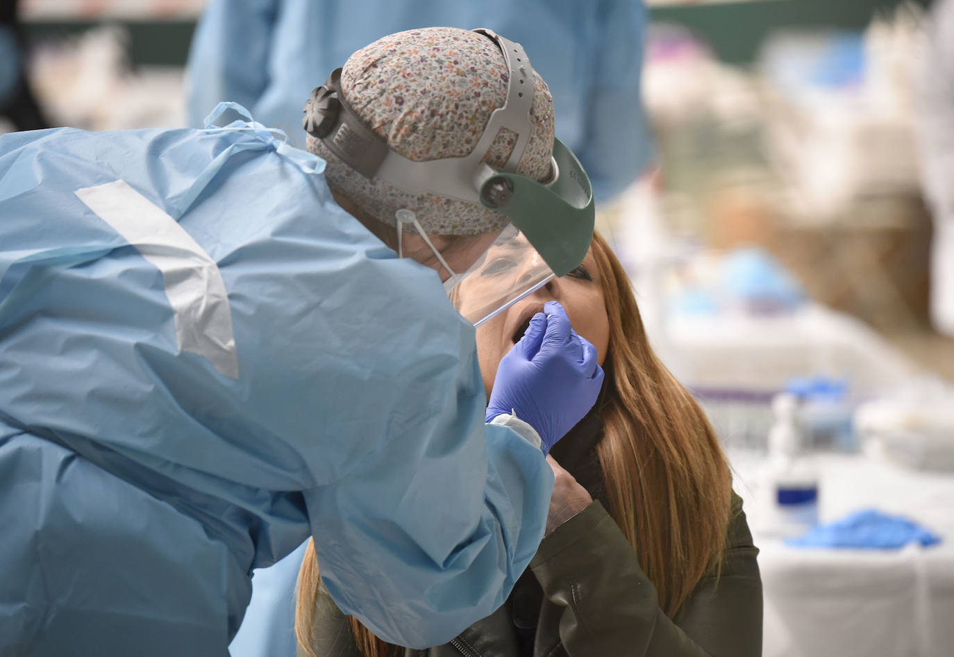 Osakidetza ha realizado este lunes por la tarde un cribado a los clientes de tres establecimientos hosteleros de Ataun para detectar posibles casos de covid-19. En concreto, se ha pedido a las personas que hayan estado entre el 5 y el 20 de marzo en 'Troskaeta', 'Urbieta' y 'Sutegi' que se realicen una prueba PCR.