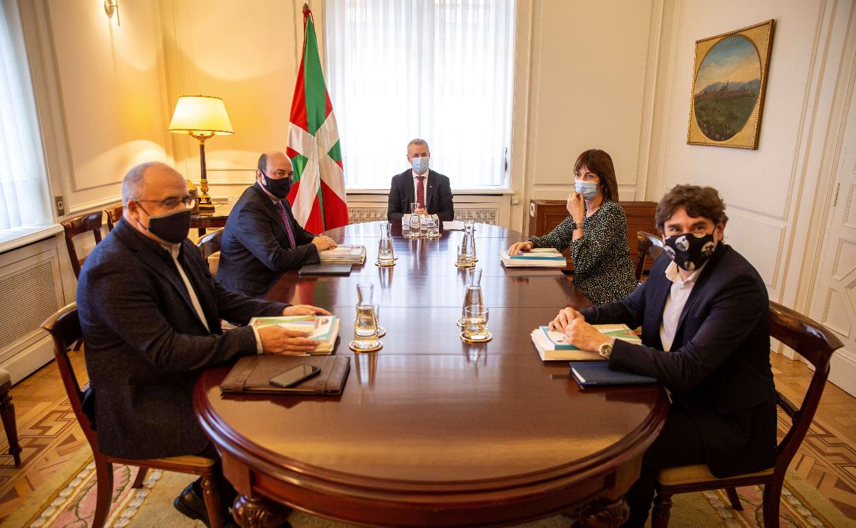 Encuentro de Urkullu con Ortuzar, Egibar, Mendia y Andueza el pasado mes de noviembre. 