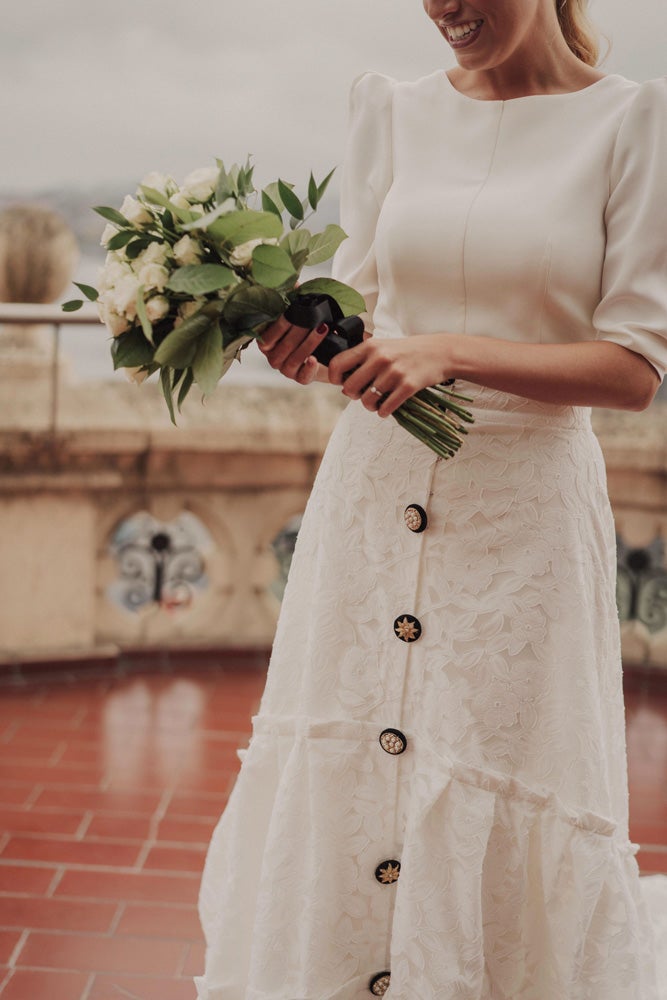 Esta vasca abogó por la practicidad de un look nupcial desmontable que se adaptaba a los distintos momentos de la celebración