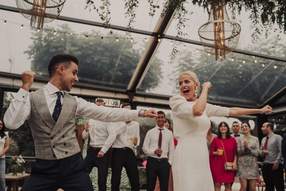 Esta vasca abogó por la practicidad de un look nupcial desmontable que se adaptaba a los distintos momentos de la celebración