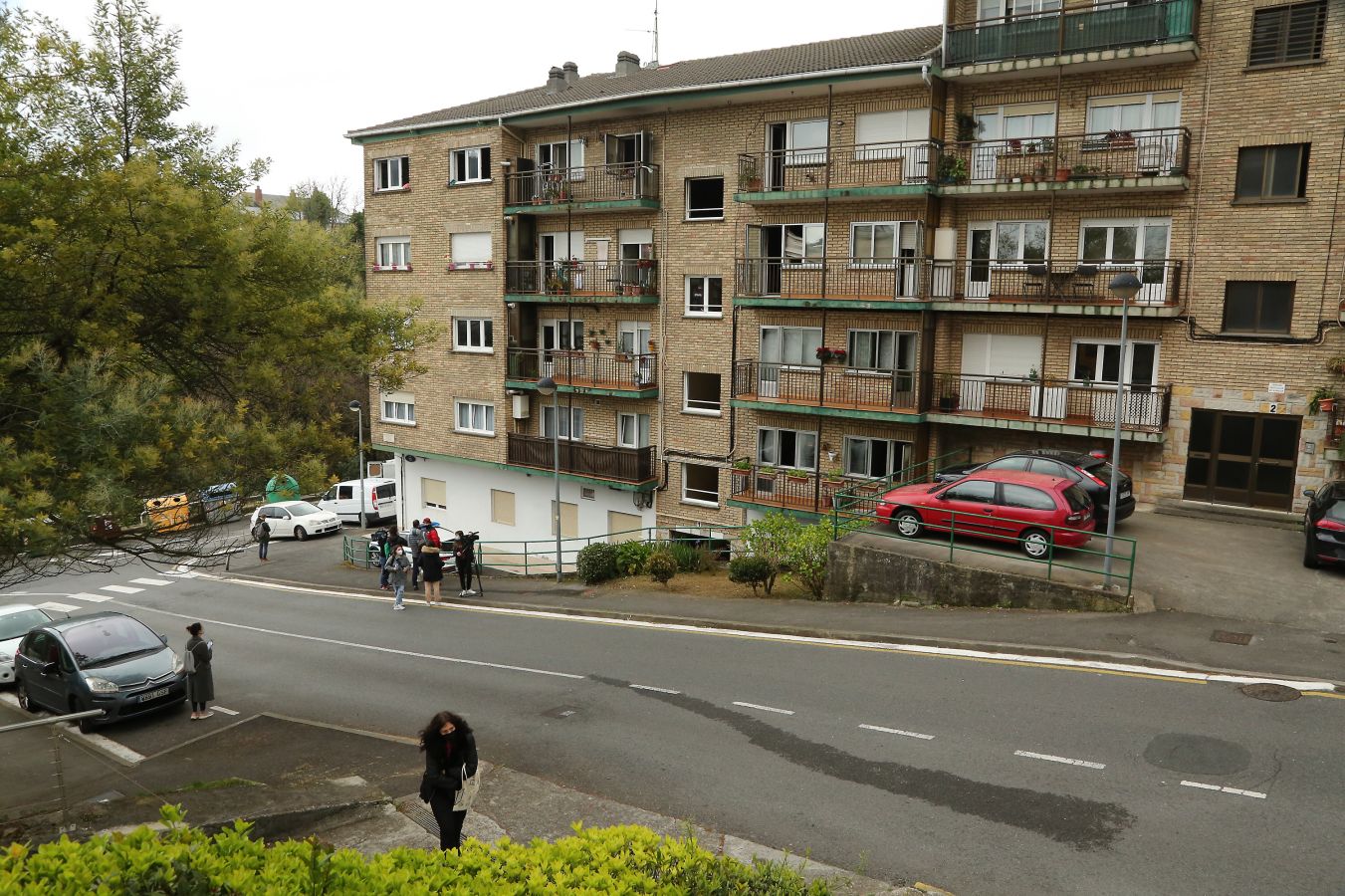 Una mujer ha fallecido y otras siete han resultado heridas en el incendio en un edificio de la calle Garro, en el barrio de Intxaurrondo