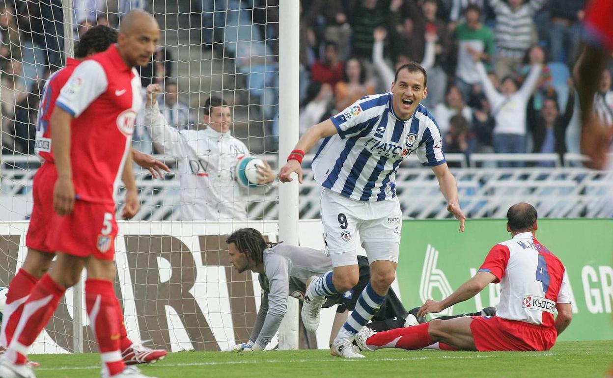 Darko Kovacevic celebra un gol ante el Atlético de Madrid en Anoeta en 2007. 