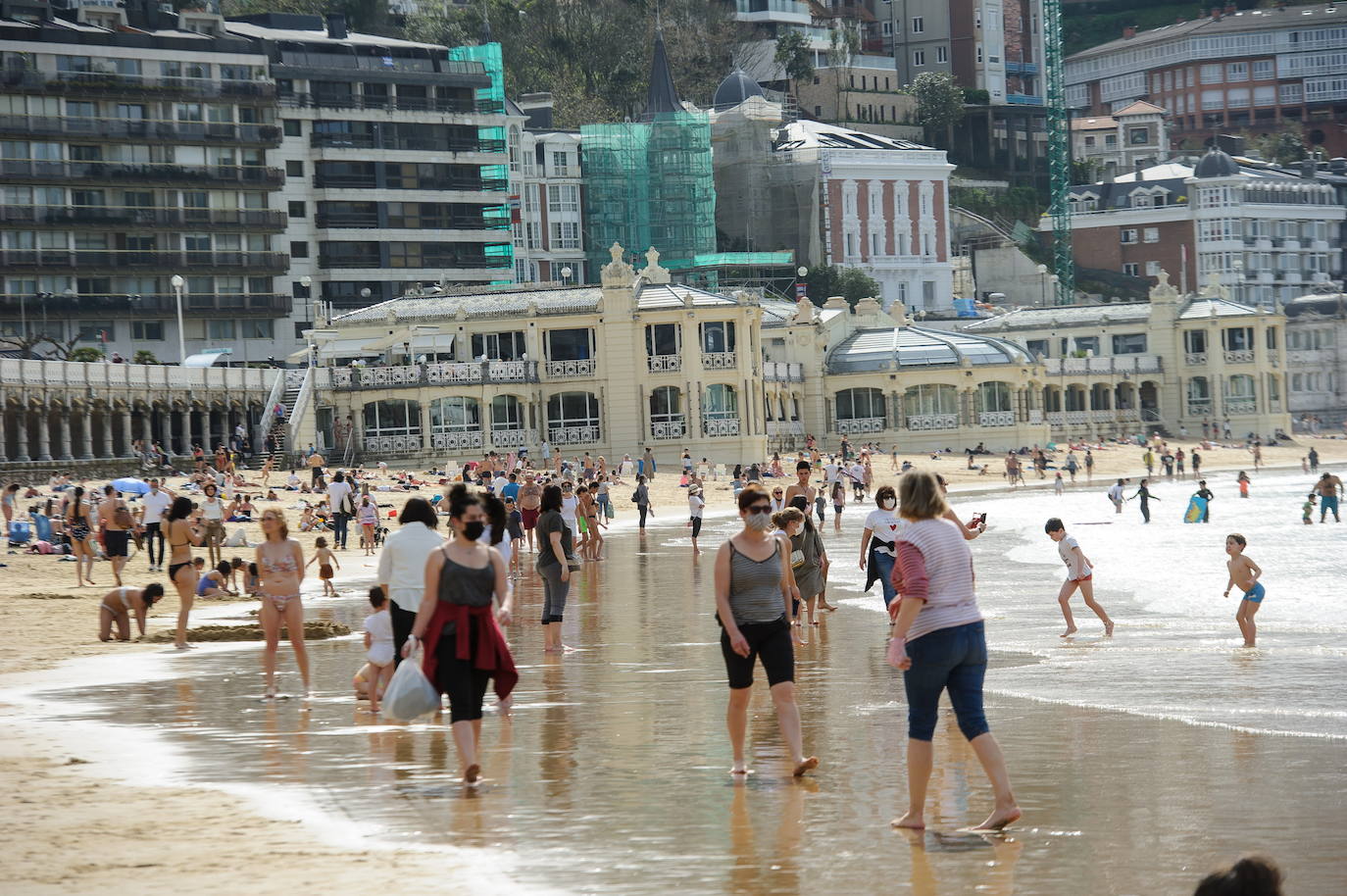 El tiempo en Euskadi: Del bañador a la gabardina, así será el tiempo esta Semana Santa