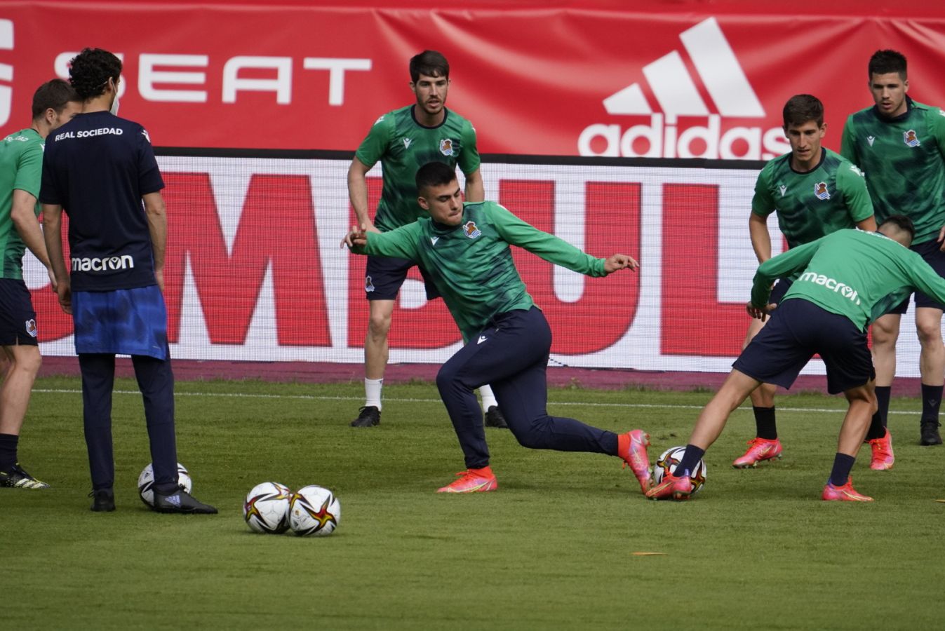 Los jugadores de Imanol Alguacil han tenido una primera toma de contacto con la sede de la final de la Copa del Rey