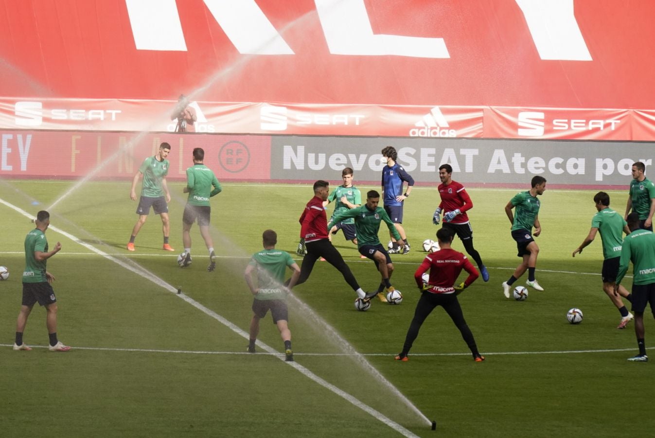 Los jugadores de Imanol Alguacil han tenido una primera toma de contacto con la sede de la final de la Copa del Rey